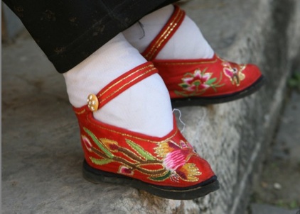 El zapato chino del postnatal: El error de legislar con urgencia - El  Quinto Poder